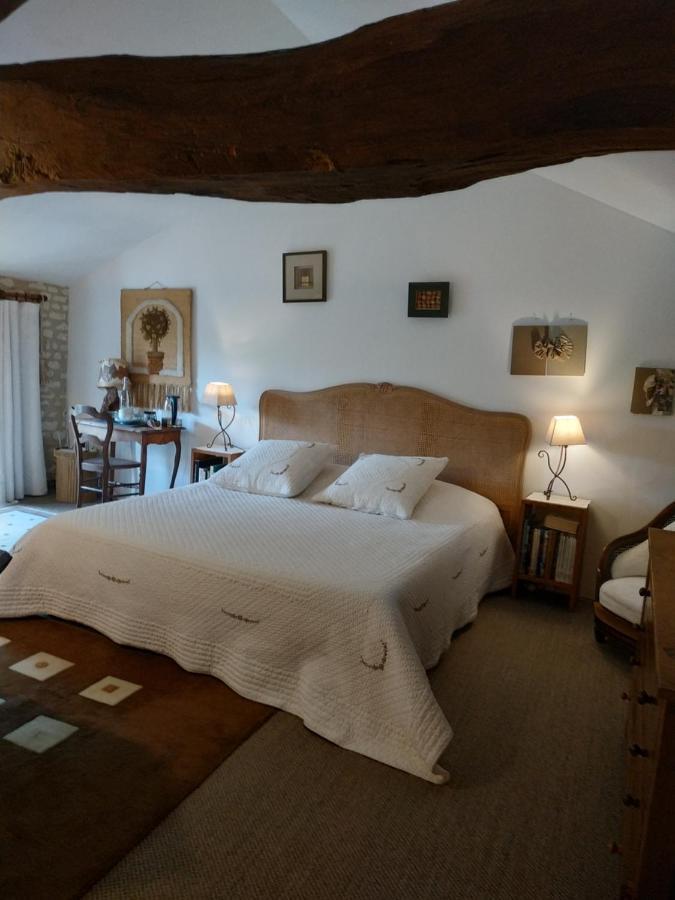 Le Clos Des Fayes Berthegon Exterior photo